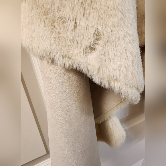 Bebe Women’s Reversible Faux Fur / Faux Suede Vest Hanky Hem Open Front Small - Picture 7 of 8